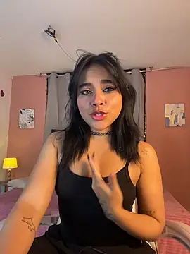 Sophie wyld online show from 11/17/25, 11:21