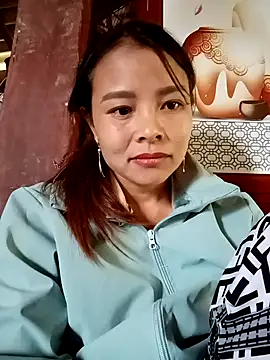 Snapshot of mon1-day chatting on 11/17/25, 01:33 mon1-day online show from 11/17/25, 01:33