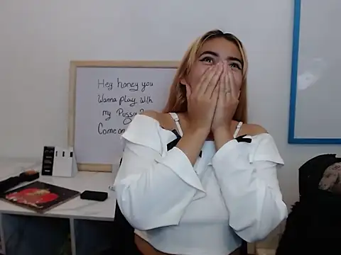 KloeeCavallier online show from 02/25/26, 05:11