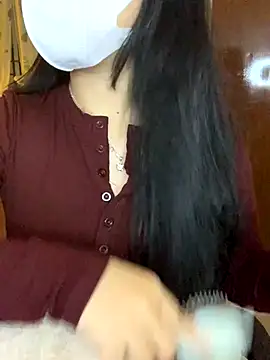 Hanni 22 online show from 11/25/25, 03:56