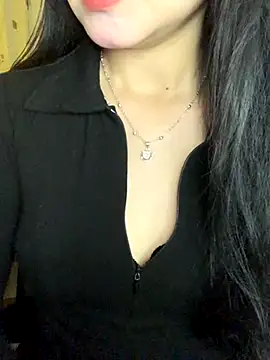 Hanni 22 online show from 11/30/25, 03:27