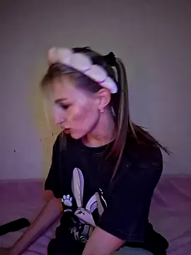 carolinakis  online show from 11/18/25, 08:13