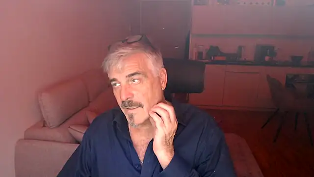 Buidapest online show from 12/18/25, 09:32