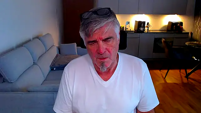 Buidapest online show from 03/25/26, 04:24