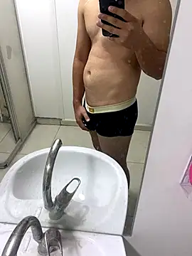 Snapshot of turkishdick22 chatting on 11/16/25, 04:01 turkishdick22 online show from 11/16/25, 04:01