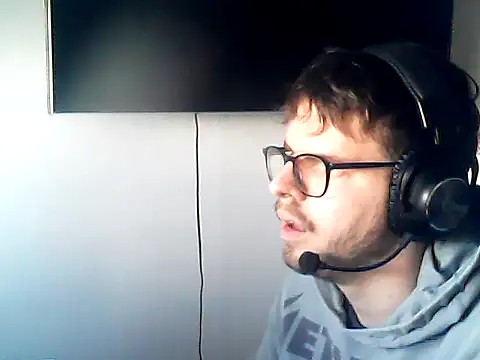 Snapshot of DesertedMonoxide chatting on 03/29/26, 11:43 DesertedMonoxide online show from 03/29/26, 11:43