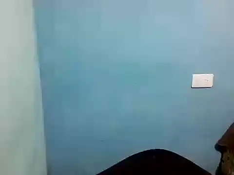 Snapshot of juliannn24 chatting on 11/16/25, 06:24 juliannn24 online show from 11/16/25, 06:24