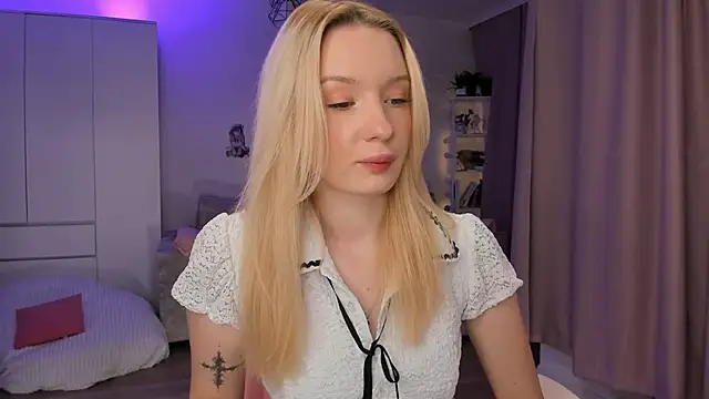 Tiffany Paw online show from 12/02/25, 03:23