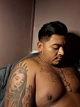 Snapshot of Elchico3030 chatting on 11/17/25, 04:29 Elchico3030 online show from 11/17/25, 04:29