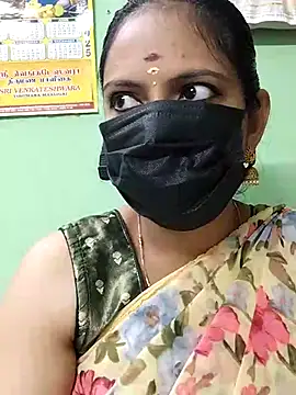 Snapshot of Queen-Neha chatting on 11/20/25, 06:07 Queen-Neha online show from 11/20/25, 06:07