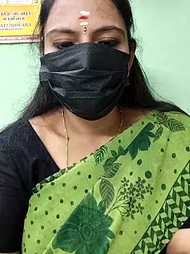 Snapshot of Queen-Neha chatting on 11/24/25, 06:18 Queen-Neha online show from 11/24/25, 06:18