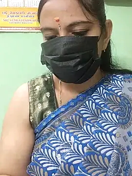 Snapshot of Queen-Neha chatting on 11/26/25, 06:53 Queen-Neha online show from 11/26/25, 06:53