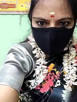 Snapshot of Queen-Neha chatting on 11/27/25, 07:16 Queen-Neha online show from 11/27/25, 07:16