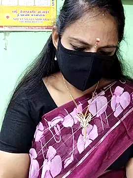 Snapshot of Queen-Neha chatting on 11/28/25, 06:32 Queen-Neha online show from 11/28/25, 06:32