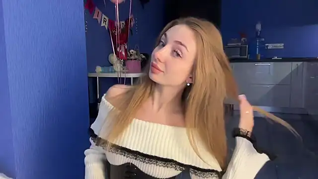 Jolienne online show from 12/03/25, 03:21