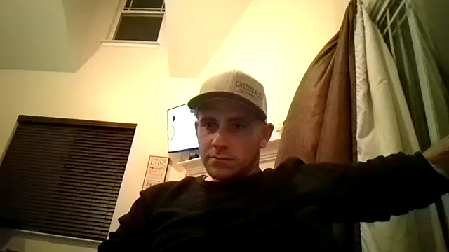 Snapshot of HungDave420 chatting on 11/17/25, 05:13 HungDave420 online show from 11/17/25, 05:13