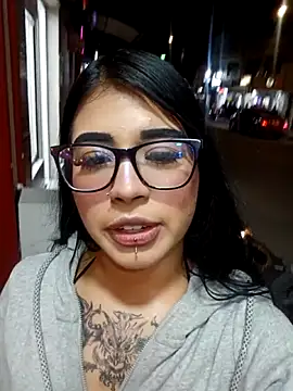 Snapshot of Dannii- chatting on 11/29/25, 12:13 Dannii- online show from 11/29/25, 12:13