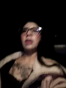 Snapshot of Dannii- chatting on 11/30/25, 12:58 Dannii- online show from 11/30/25, 12:58