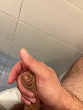 Snapshot of marc8876 chatting on 11/17/25, 10:04 marc8876 online show from 11/17/25, 10:04