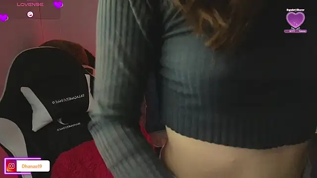 Snapshot of Dhanaee chatting on 11/25/25, 02:55 Dhanaee online show from 11/25/25, 02:55