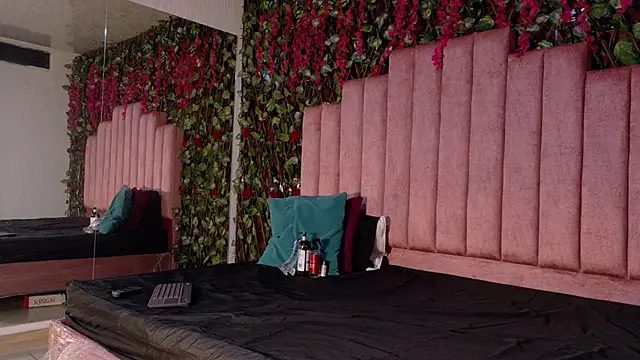 MiaJanss online show from 12/01/25, 02:55