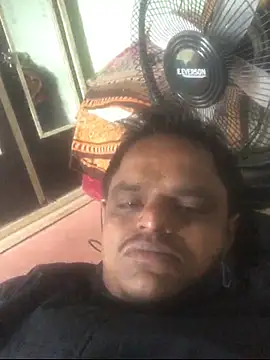 Snapshot of sexguruxxx chatting on 11/29/25, 04:04 sexguruxxx online show from 11/29/25, 04:04