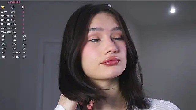 Snapshot of SoftLuna chatting on 11/25/25, 05:51 SoftLuna online show from 11/25/25, 05:51