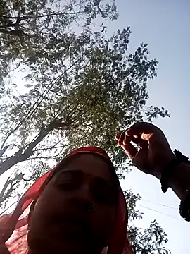 Snapshot of Seema_dube chatting on 11/17/25, 09:48 Seema dube online show from 11/17/25, 09:48