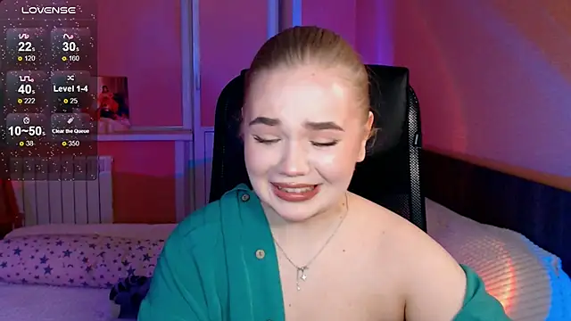 EmiRisse online show from 12/01/25, 03:39