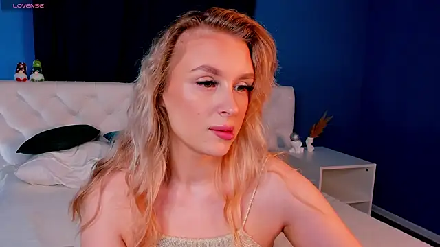 Snapshot of KiraRuiz chatting on 02/24/26, 01:03 KiraRuiz online show from 02/24/26, 01:03