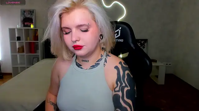 shadow  purrr online show from 12/18/25, 12:49