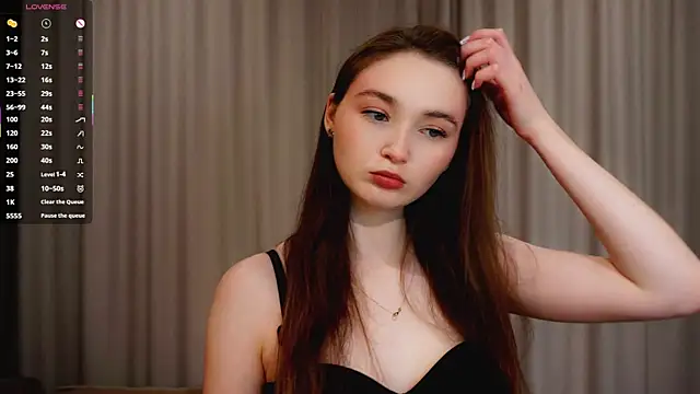 Eliravelvet online show from 12/15/25, 05:17