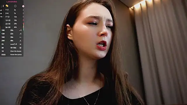 Eliravelvet online show from 12/17/25, 06:36