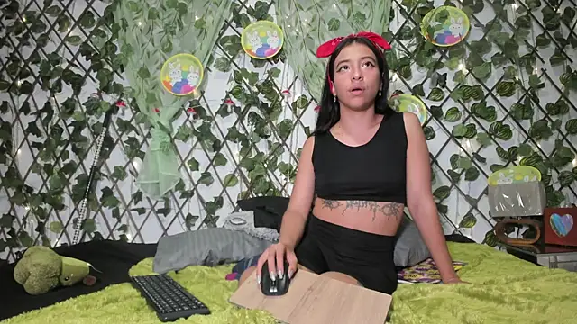 LittlePeach  online show from 04/09/26, 11:04