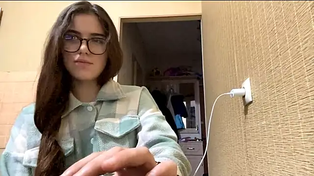 Snapshot of macanmercedes chatting on 11/29/25, 10:18 macanmercedes online show from 11/29/25, 10:18