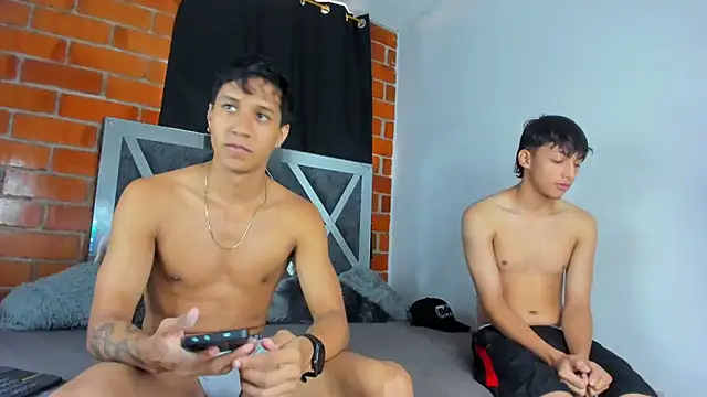 MaelSebasAndRobert1 online show from 12/20/25, 05:53