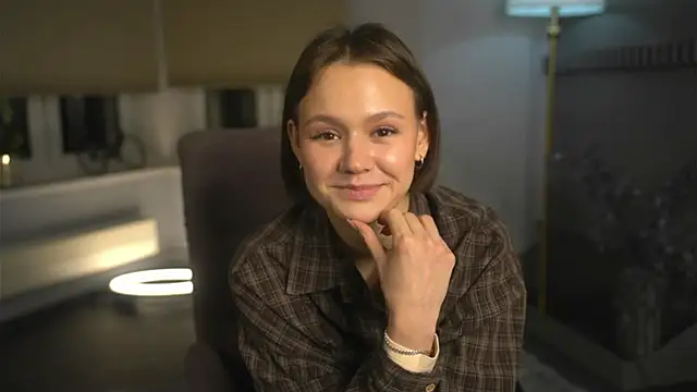 Snapshot of DeliaBernon chatting on 11/18/25, 01:04 DeliaBernon online show from 11/18/25, 01:04