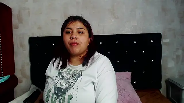 danna garza online show from 11/22/25, 05:06