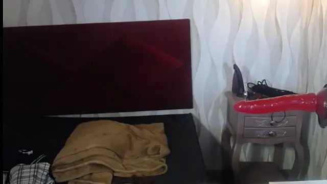 danna garza online show from 12/17/25, 04:40