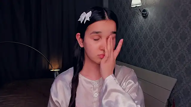 MeliaMelchiori online show from 12/21/25, 09:11