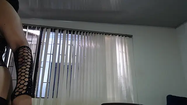 KendraStonee online show from 12/17/25, 08:37