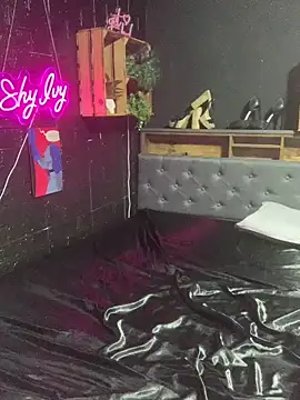 Shy-Ivy online show from 04/25/26, 10:51