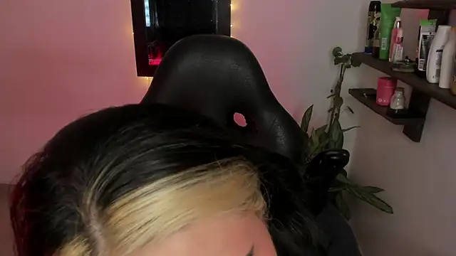 VeloraVyxen  online show from 12/19/25, 01:18