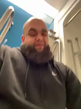 Snapshot of Dee212295 chatting on 11/18/25, 07:51 Dee212295 online show from 11/18/25, 07:51