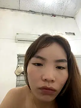 Snapshot of Thuy_nia chatting on 11/18/25, 09:25 Thuy nia online show from 11/18/25, 09:25