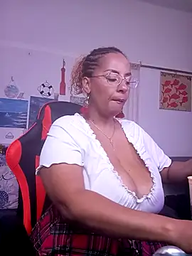 LaReineCleo online show from 03/27/26, 10:37