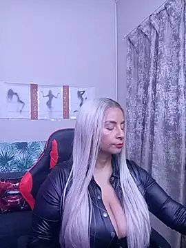 Snapshot of LaReineCleo chatting on 06/29/26, 10:37 LaReineCleo online show from 06/29/26, 10:37