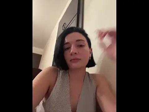 Pineapple online show from 11/21/25, 05:33