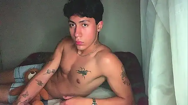 Snapshot of lyonjared_ chatting on 12/02/25, 01:44 lyonjared online show from 12/02/25, 01:44