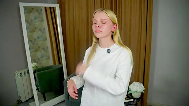 NakitaSwam online show from 11/19/25, 11:54